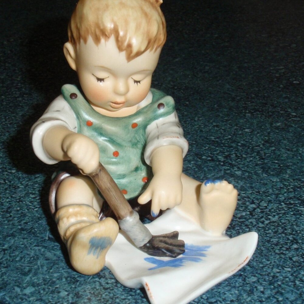 "Baby's First Drawing" Goebel Hummel Figurine #2201 TMK8 - RARE CHRISTMAS GIFT!